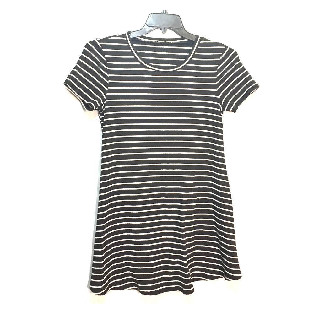 Tee shirt dress M Black and white striped